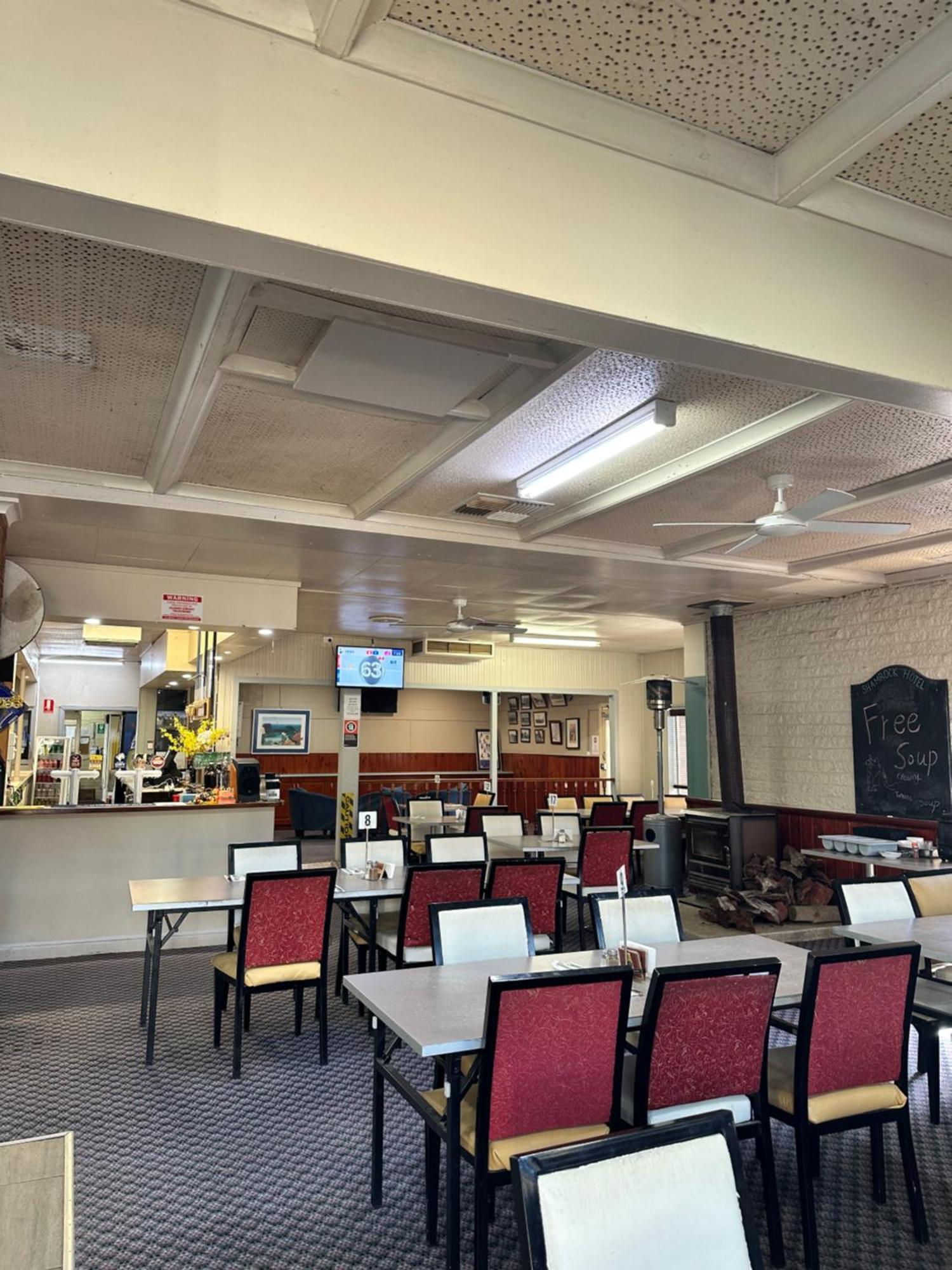 The Shamrock Hotel Balranald Esterno foto