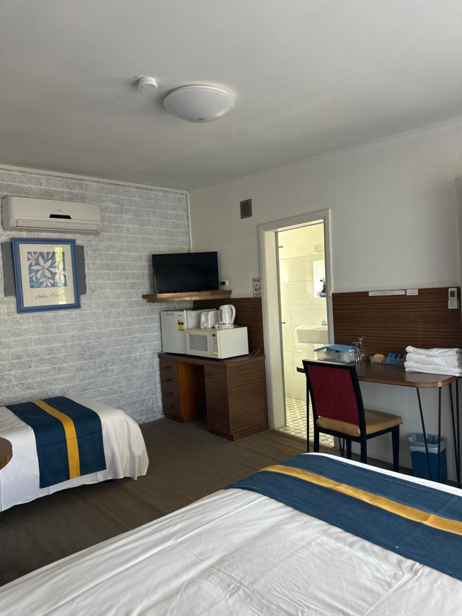 The Shamrock Hotel Balranald Esterno foto