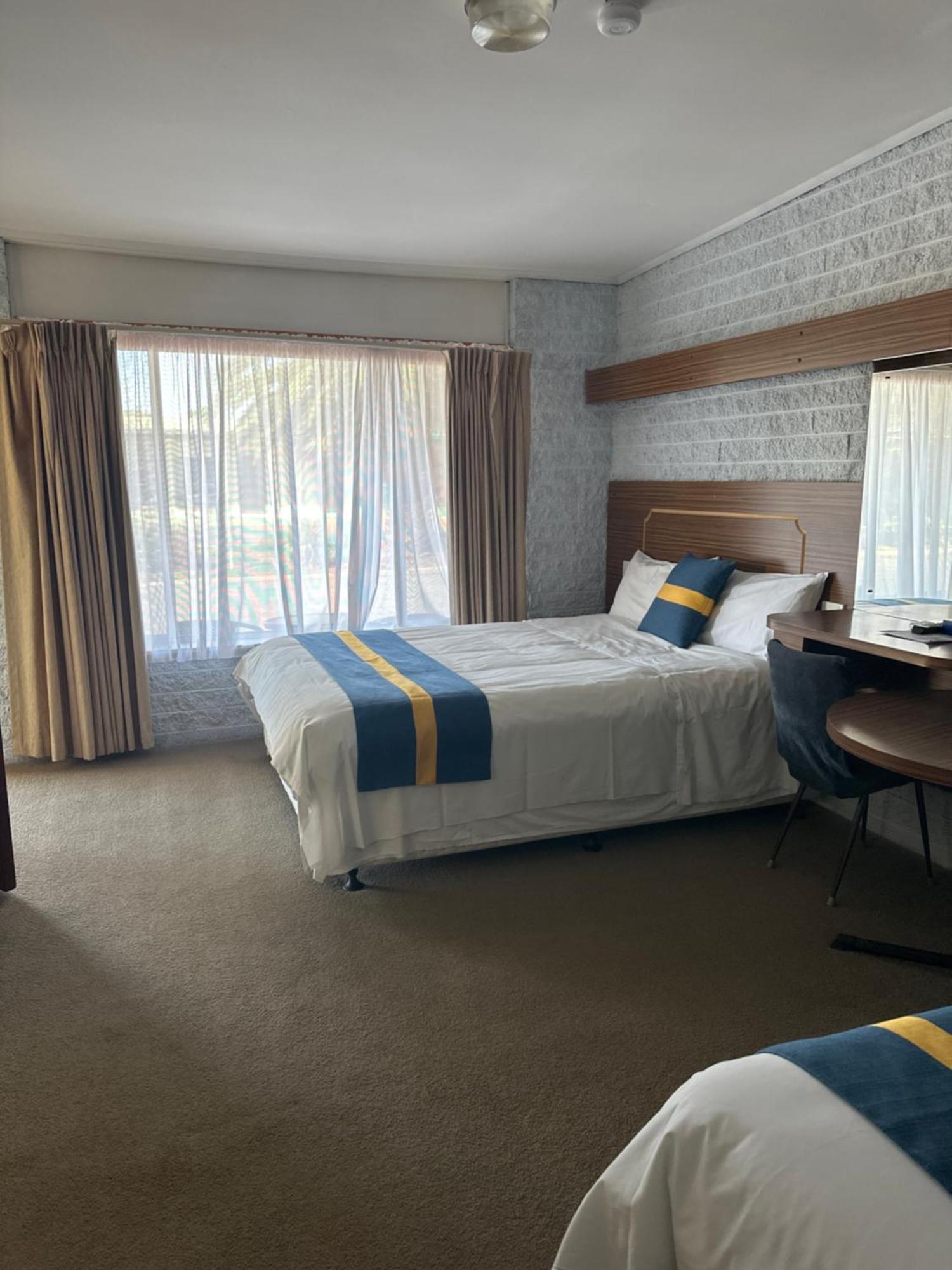 The Shamrock Hotel Balranald Esterno foto