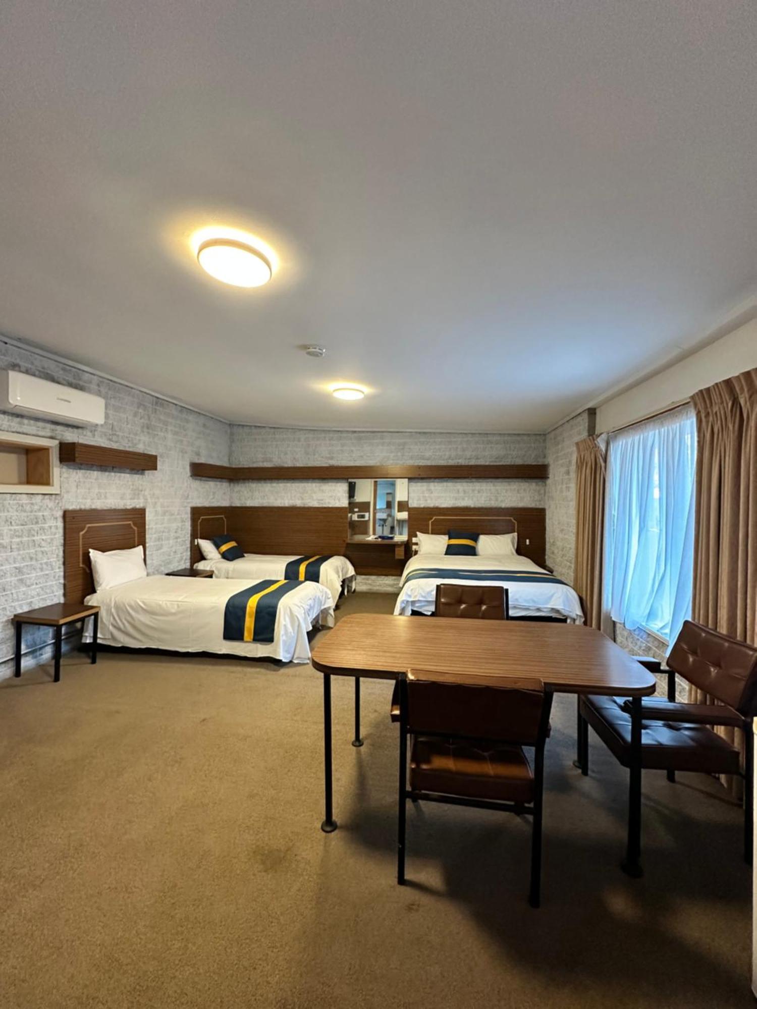 The Shamrock Hotel Balranald Esterno foto