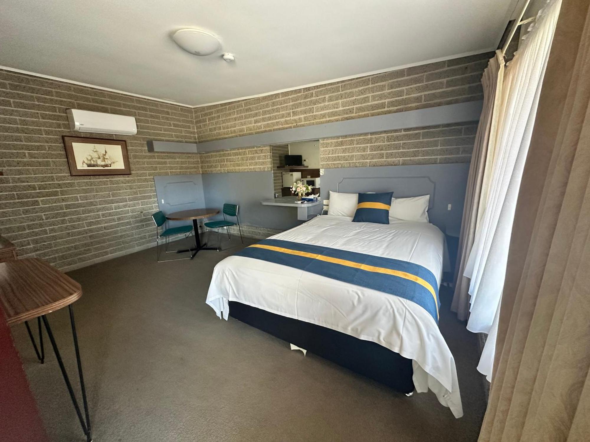 The Shamrock Hotel Balranald Esterno foto
