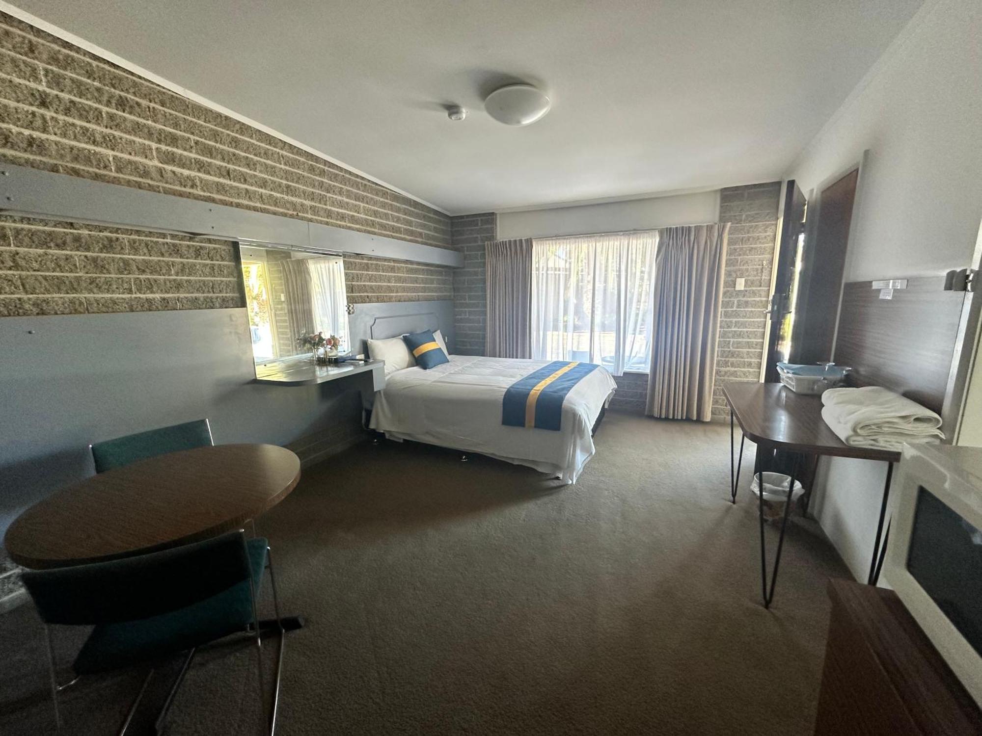 The Shamrock Hotel Balranald Esterno foto