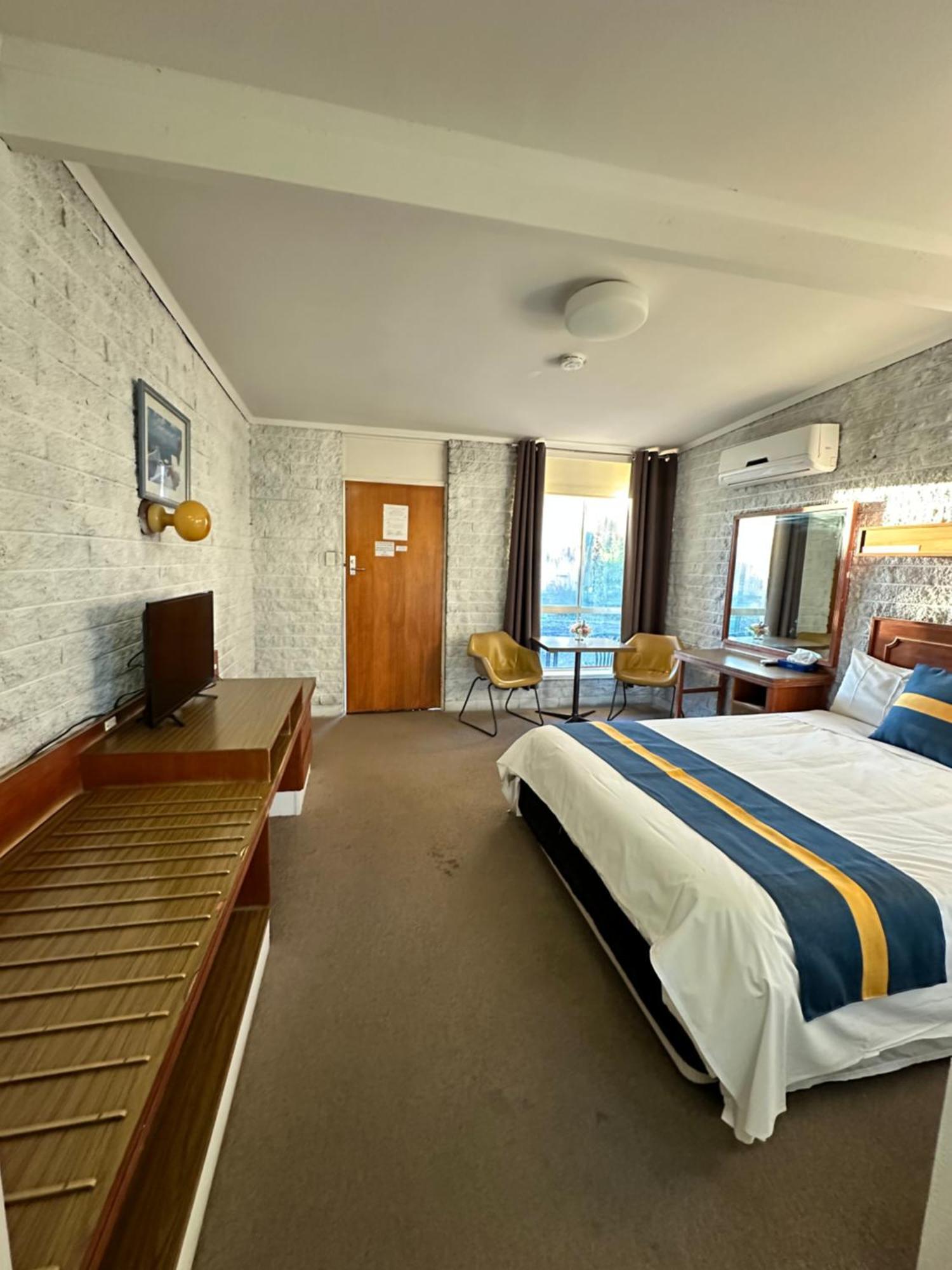 The Shamrock Hotel Balranald Esterno foto