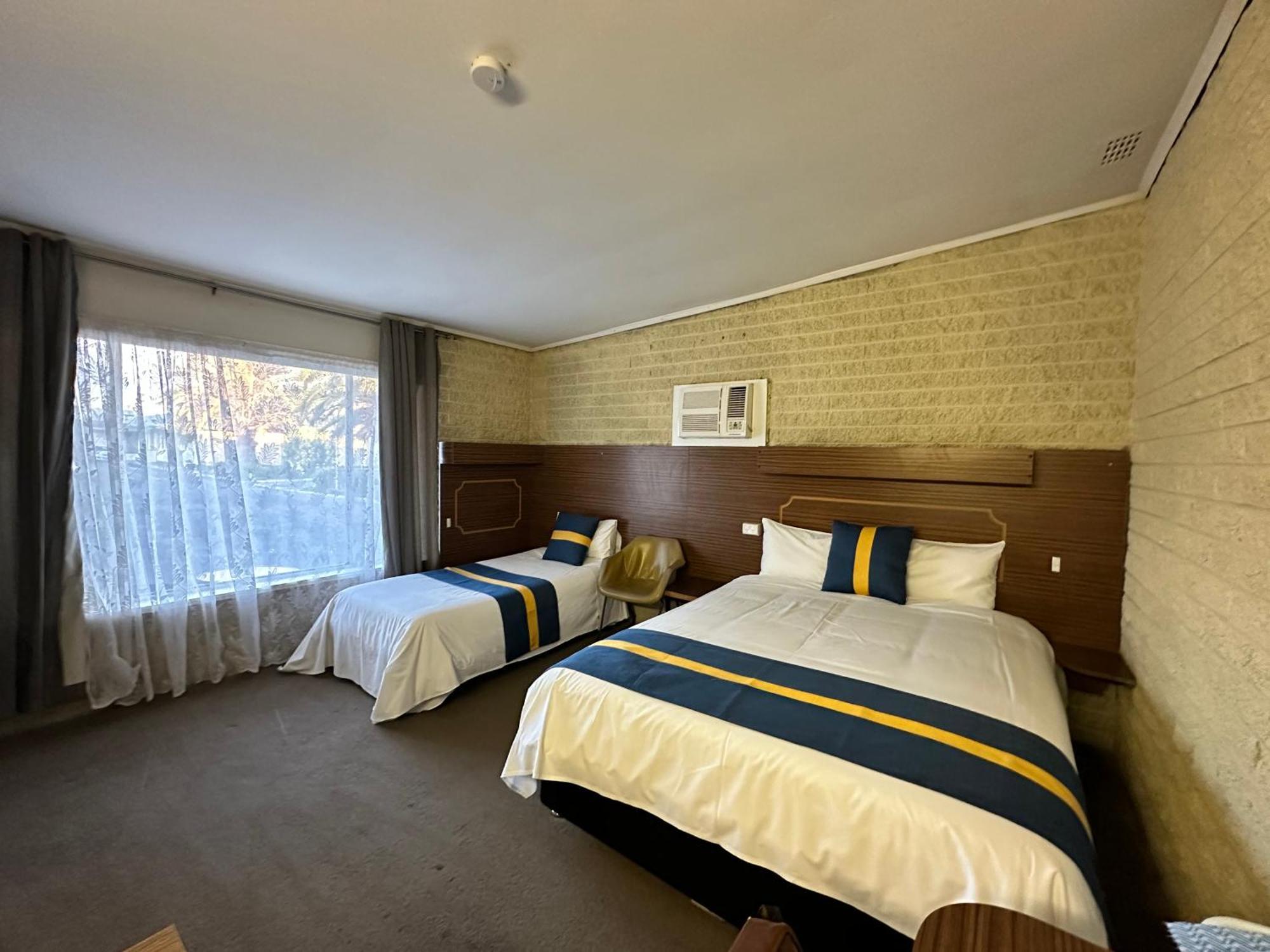 The Shamrock Hotel Balranald Esterno foto