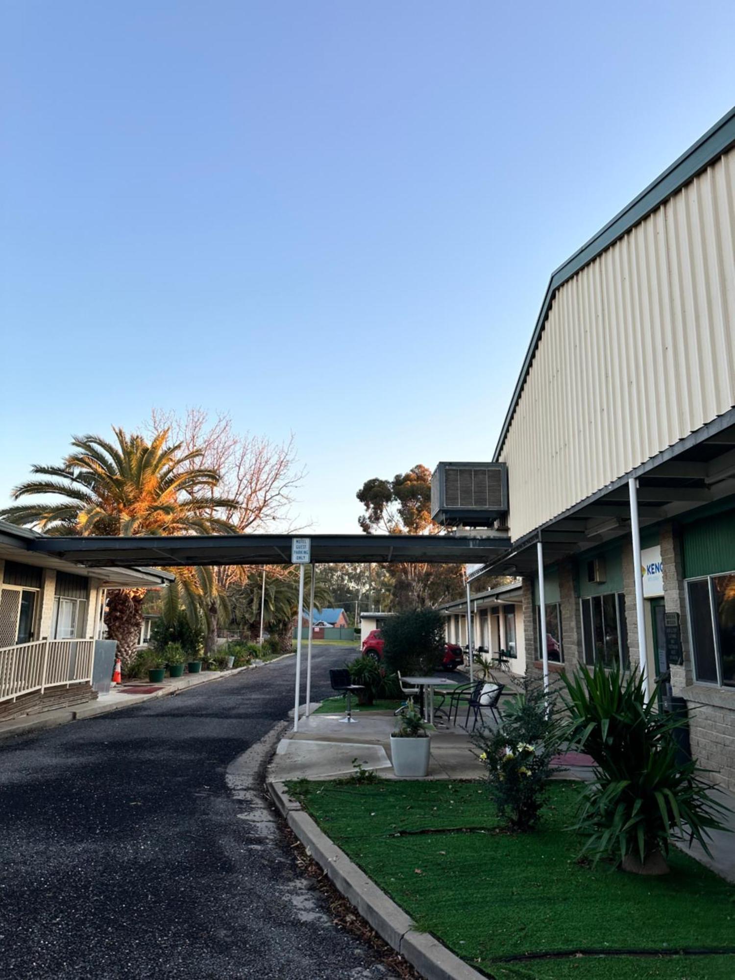 The Shamrock Hotel Balranald Esterno foto